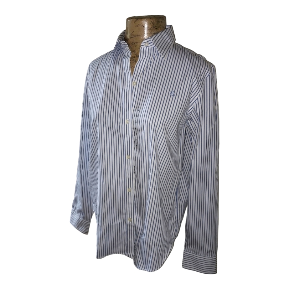 Lauren Ralph Laurn ladies Oxford shirt size M.  NON IRON SHIRT
